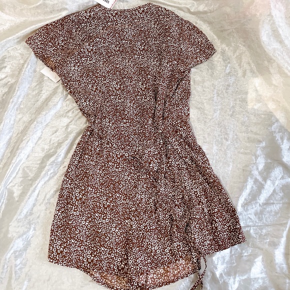 Urban Outfitters NWT floral wrap Romper - Picture 6 of 10